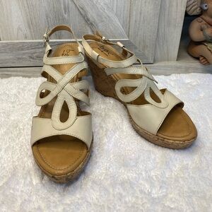 B.O.C. Wynda Sandals Cream Leather Cork Wedges 10